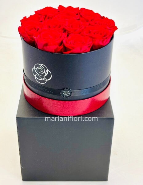 BOX DI 12 ROSE ROSSE CAPPELIERA ROSSA E NERA